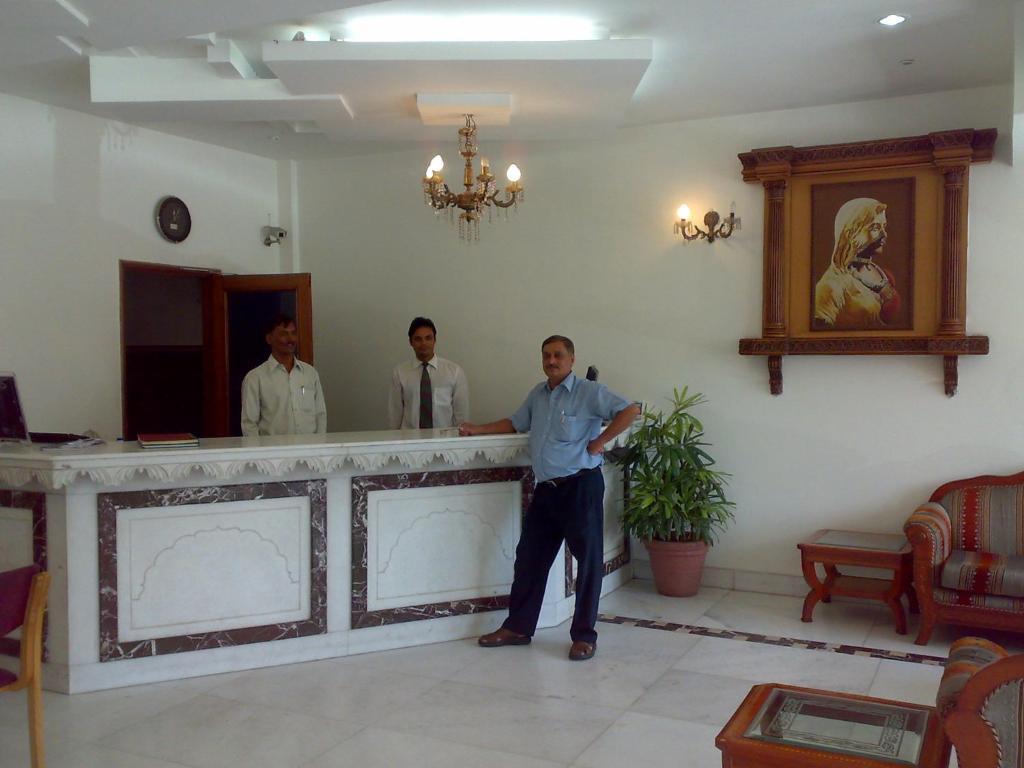 Hotel Diana Palace Τζαϊπούρ Εξωτερικό φωτογραφία